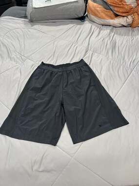 Nike Men's Dark Grey Dri-FIT Basketball Shorts with Mesh Side Panels Size Medium